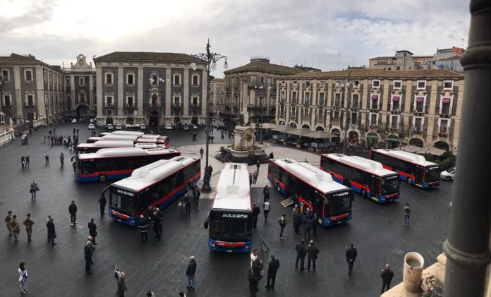 Bus Amt in piazza Duomo a Catania