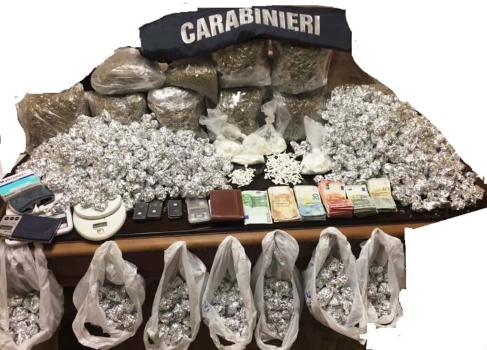 droga operazione carabinieri catania 4 dicembre 2016