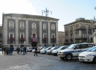 vigili urbani piazza Duomo, Catania
