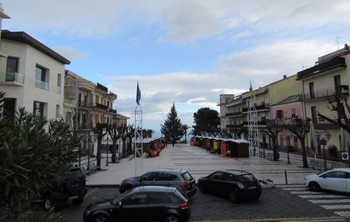 Zafferana Etnea, piazza con neve