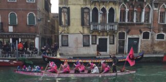 Carnevale in gondola a Venezia