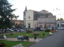 Nicolosi piazza