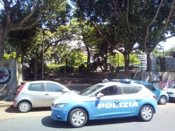 polizia in piazza Falcone, Catania