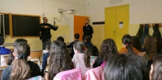 Acate (RG), educazione alla legalità all’Ist. “Puglisi”: gli alunni incontrano la Polizia di Stato nel ricordo di Falcone