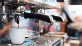 Desertificazione commerciale: Confesercenti stima che in Italia siano scomparsi circa 11 bar al giorno tra il 2019 e il 2025