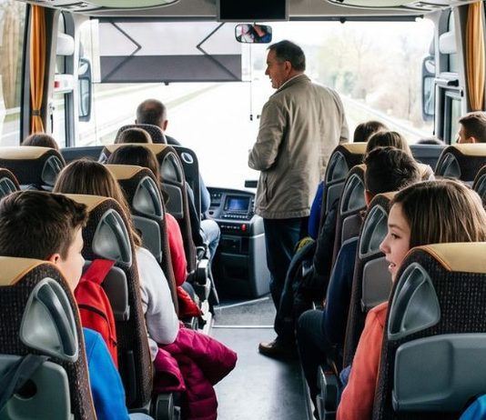 Scuola. Viaggi d’istruzione, responsabilità senza compenso: necessario un riconoscimento economico nazionale per i docenti accompagnatori